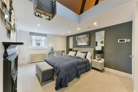 4 bedroom maisonette to rent, St. Martin's Lane, London