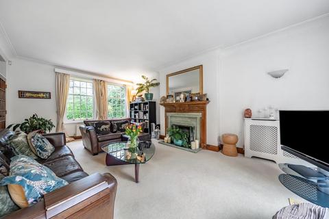 4 bedroom detached house to rent, Roundhill Drive, Woking GU22