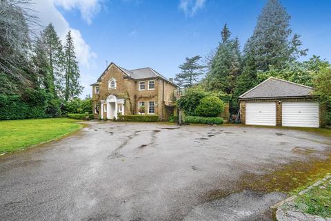 4 bedroom detached house to rent, Roundhill Drive, Woking GU22