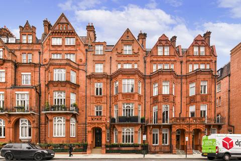 undefined, Pont Street, London