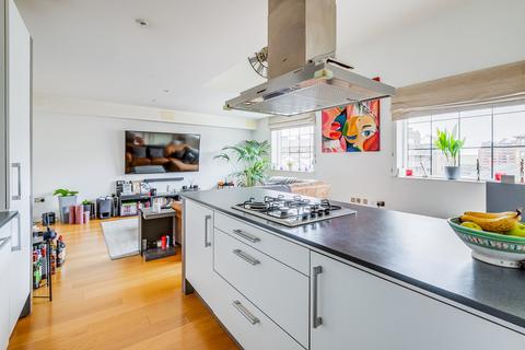 2 bedroom flat for sale, Candlemakers Apartments, 112 York Road, London