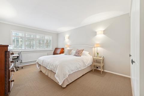 2 bedroom flat for sale, Strutton Court, Great Peter Street, London, SW1P