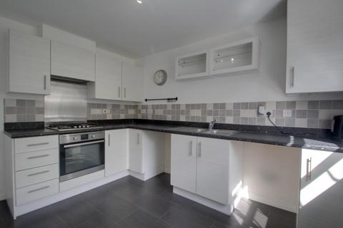 3 bedroom terraced house to rent, Brythill Drive, Brierley Hill