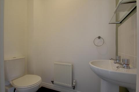 3 bedroom terraced house to rent, Brythill Drive, Brierley Hill