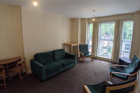 3 bedroom flat to rent, Wilbraham Road, Manchester M14