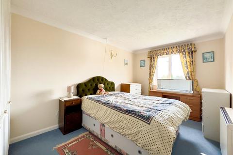 1 bedroom flat for sale, Kennett Court, Oakleigh Close, Swanley, Kent, BR8