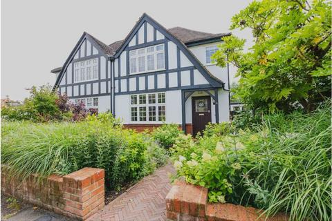 4 bedroom semi-detached house to rent, Makepeace Avenue, Highgate, London
