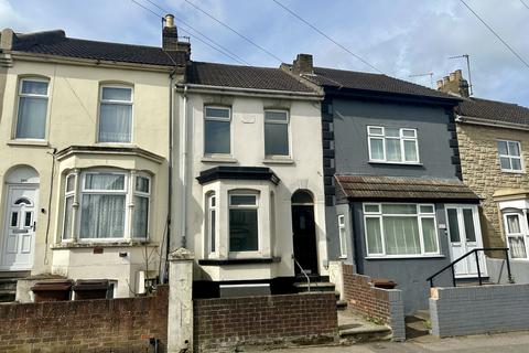 2 bedroom terraced house to rent, Canterbury Street Gillingham ME7