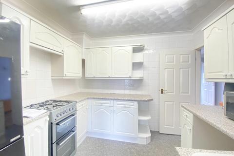 2 bedroom terraced house to rent, Nicholas Road, Dagenham, RM8