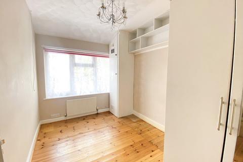 2 bedroom terraced house to rent, Nicholas Road, Dagenham, RM8