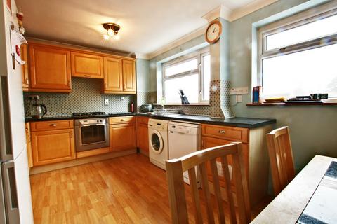 2 bedroom flat to rent, Farnaby Road, Bromley BR1