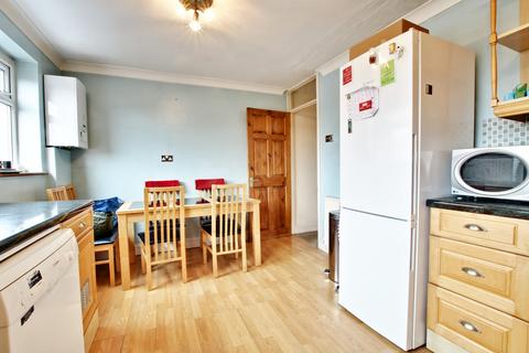 2 bedroom flat to rent, Farnaby Road, Bromley BR1