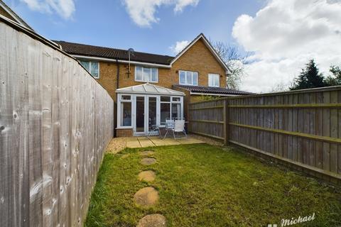 2 bedroom terraced house for sale, Friarscroft Way, Aylesbury, Buckinghamshire