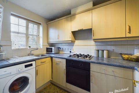 2 bedroom terraced house for sale, Friarscroft Way, Aylesbury, Buckinghamshire