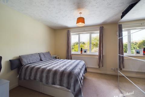 2 bedroom terraced house for sale, Friarscroft Way, Aylesbury, Buckinghamshire