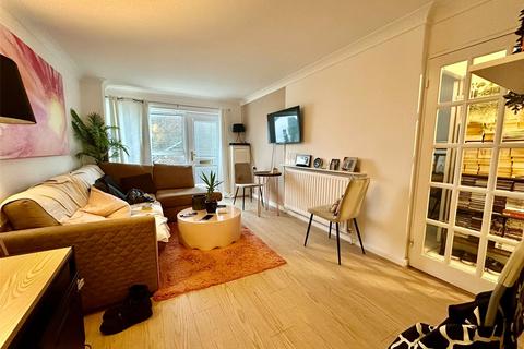 1 bedroom apartment for sale, Shingle Bank Drive, Milford on Sea, Lymington, Hampshire, SO41
