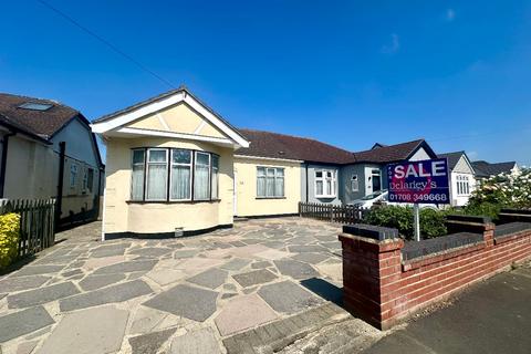 3 bedroom bungalow for sale, Patricia Drive, Hornchurch