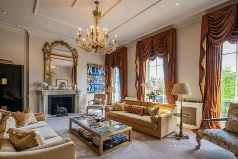 4 Gloucester Gate, London, NW1 4HG