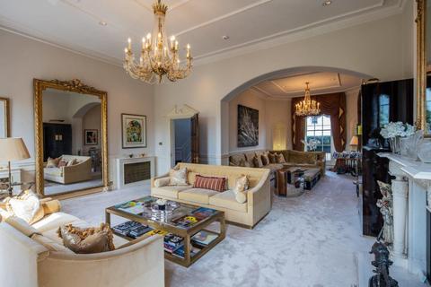 4 Gloucester Gate, London, NW1 4HG