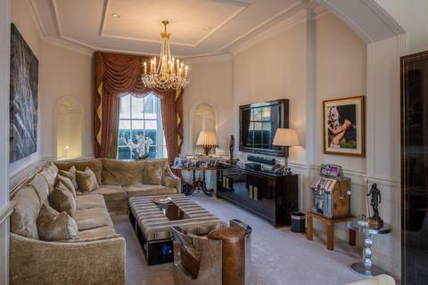 4 Gloucester Gate, London, NW1 4HG