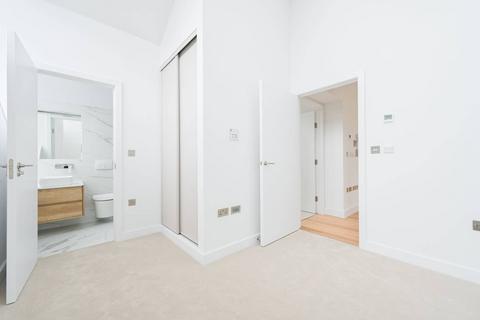 3 bedroom flat for sale, London SE10