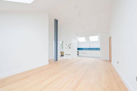 3 bedroom flat for sale, London SE10