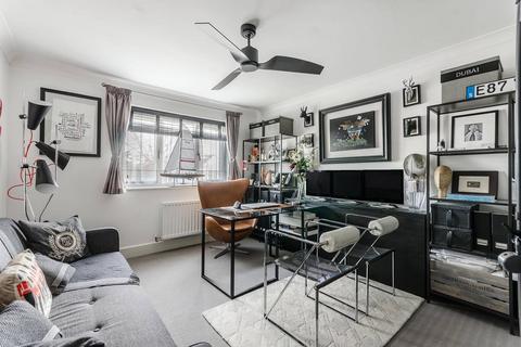 2 bedroom flat to rent, Glebe Avenue, Ickenham, UB10