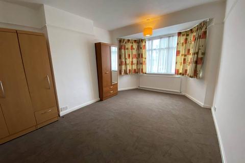 3 bedroom flat to rent, Bush Grove, Stanmore, HA7