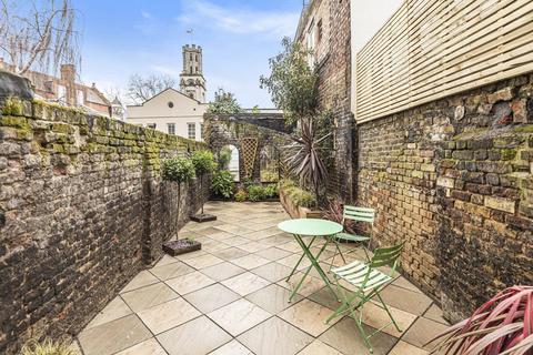 3 bedroom terraced house to rent, Cable Street, Shadwell, London, E1