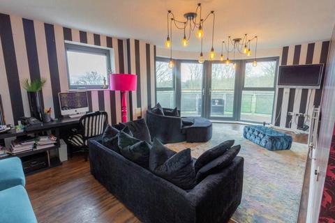 2 bedroom flat for sale, Bush House, Shooters Hill, London, SE18