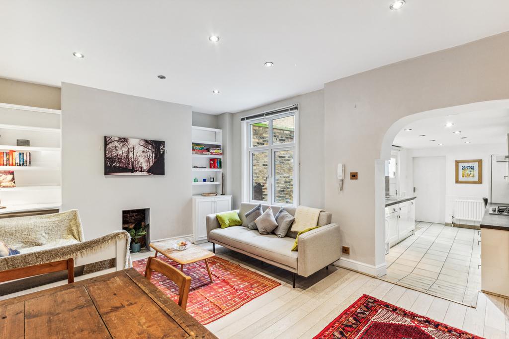 Highbury Quadrant, Highbury... 1 bed flat to rent £2,800 pcm (£646 pw)