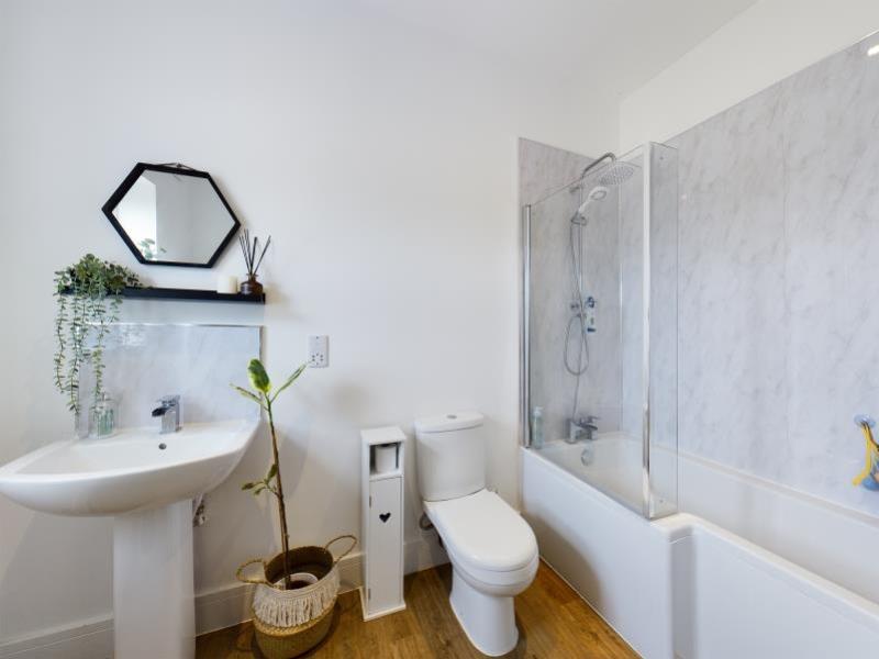 CAM00868 P1-PR0027-STILL01 med