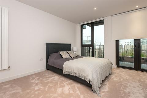 2 bedroom flat for sale, 1 Admiralty Avenue, Royal Wharf E16