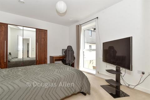 2 bedroom flat for sale, Fullerton Avenue, Dagenham, Essex
