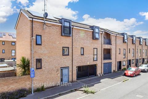 2 bedroom flat for sale, Fullerton Avenue, Dagenham, Essex