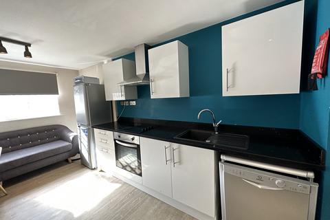 5 bedroom flat to rent, Nottingham, Nottingham NG7