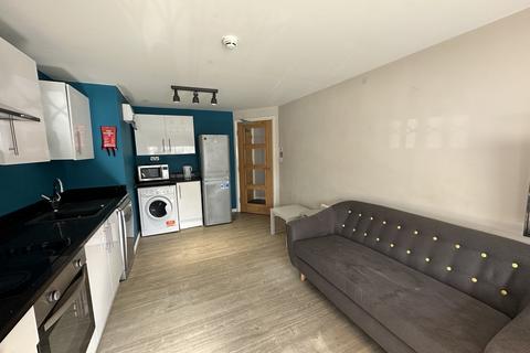 5 bedroom flat to rent, Nottingham, Nottingham NG7