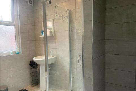 1 bedroom property to rent, Fishers Lane, Chiswick, London, W4