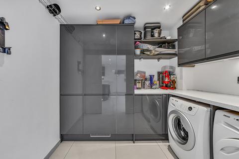 10 Shires Close, Ashtead, KT21 2LT