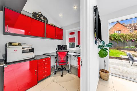 10 Shires Close, Ashtead, KT21 2LT