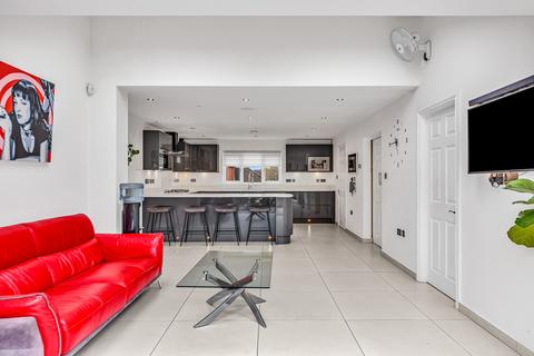 10 Shires Close, Ashtead, KT21 2LT