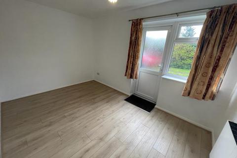 2 bedroom flat to rent, Burrish Street Droitwich  WR9 8HX