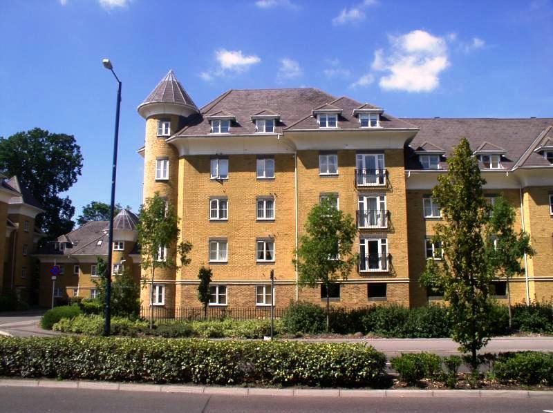 Century Court, Woking GU21 2 bed apartment £1,550 pcm (£358 pw)