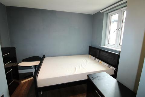 2 bedroom flat to rent, Earls Court, LS17