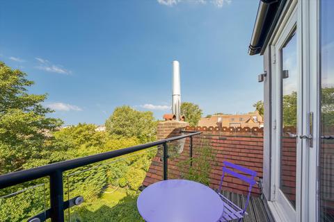 3 bedroom flat for sale, Netherhall Gardens, London, NW3