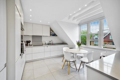 3 bedroom flat for sale, Netherhall Gardens, London, NW3