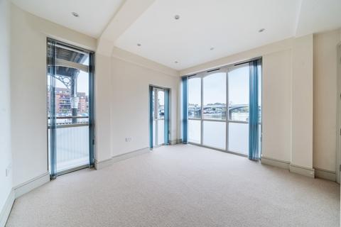 2 bedroom flat for sale, Thames Side, Kingston Upon Thames, KT1