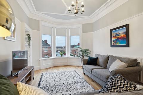 2 bedroom flat for sale, Norham Street, Flat 2/1, Shawlands, Glasgow, G41 3XH
