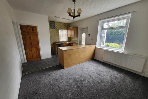 3 bedroom semi-detached house to rent, Valley Road, Dewsbury
