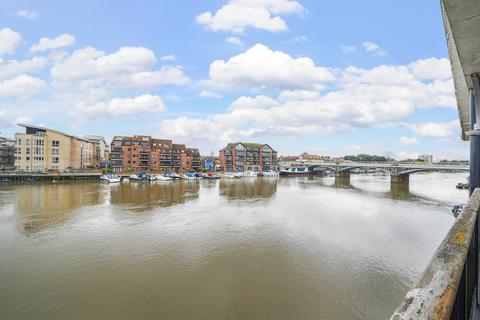 2 bedroom flat for sale, Thames Side, Kingston Upon Thames, KT1